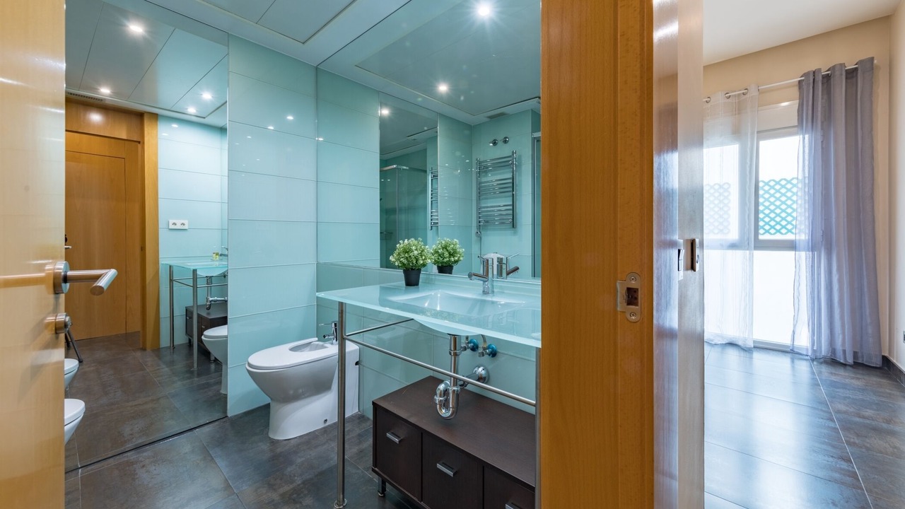 Photo of Bathroom in Trafalgar