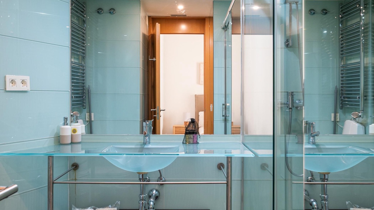 Photo of Bathroom in Trafalgar
