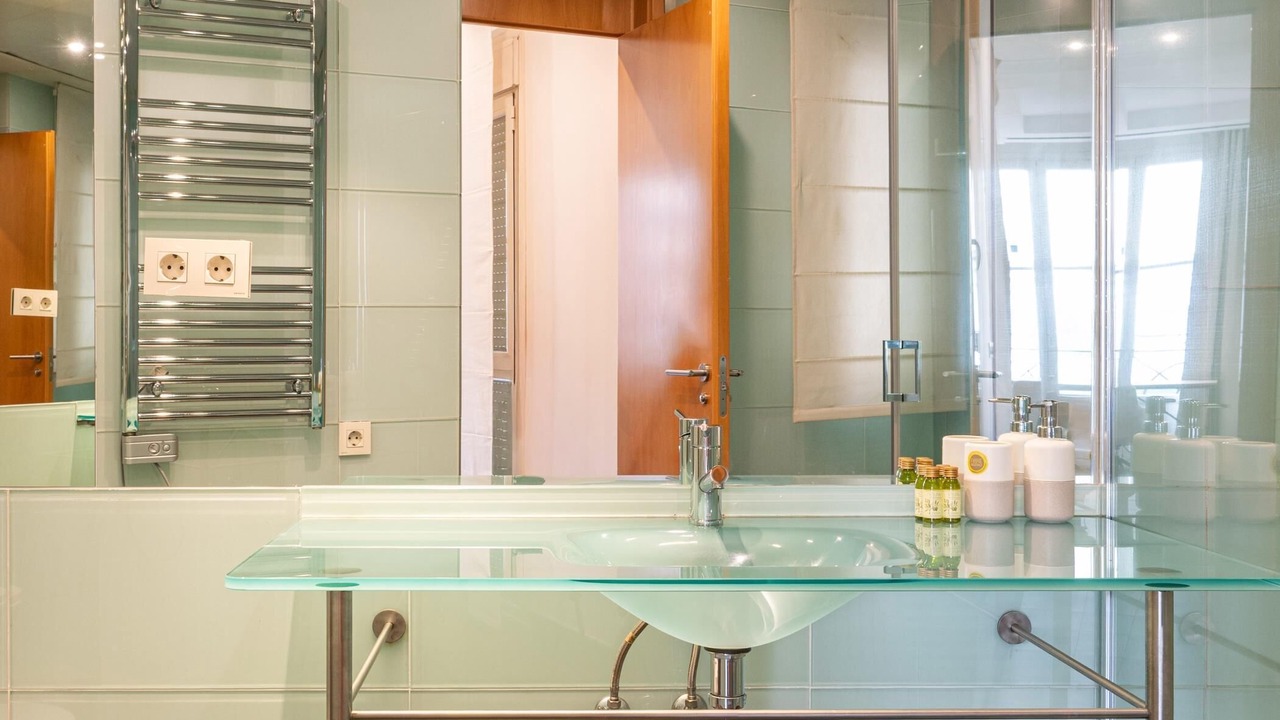Photo of Bathroom in Trafalgar