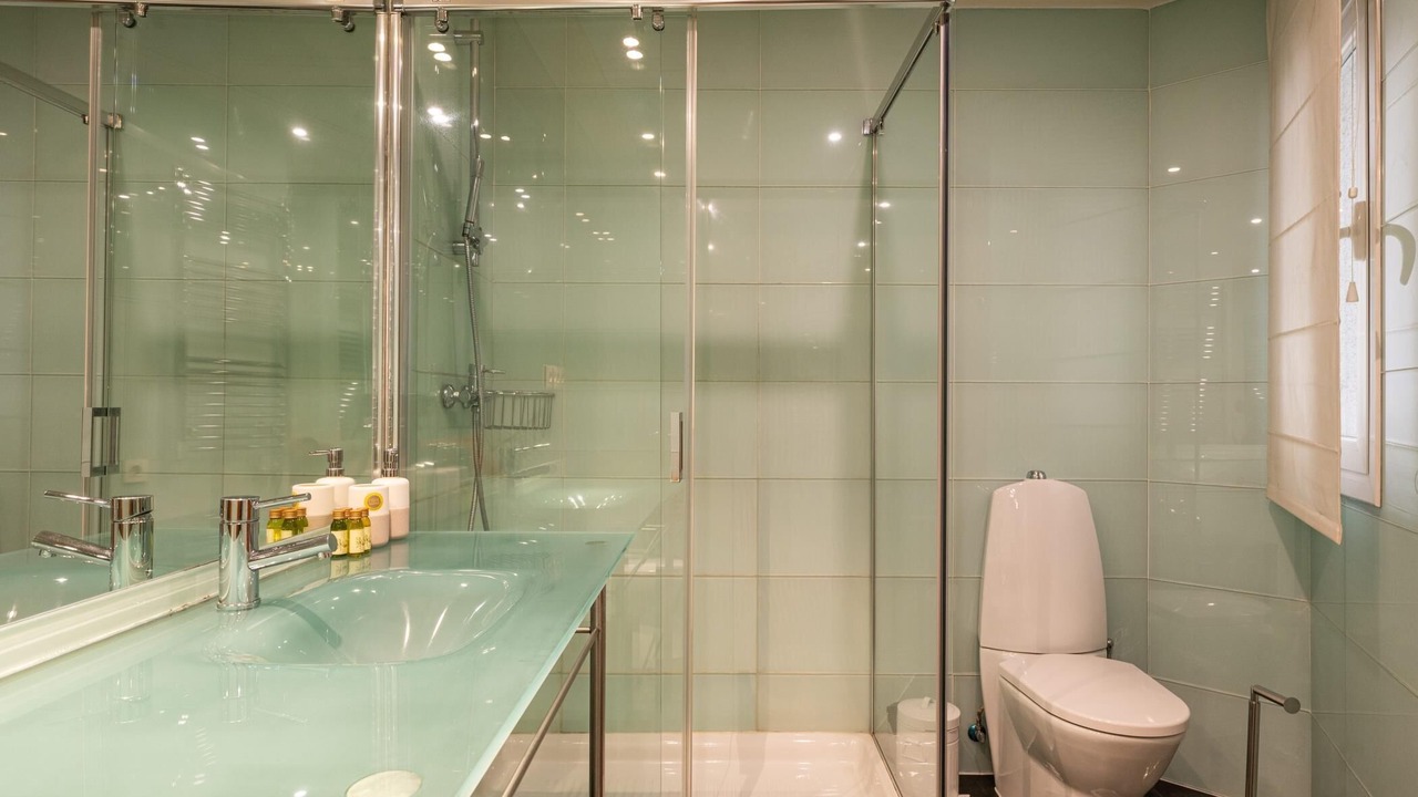 Photo of Bathroom in Trafalgar