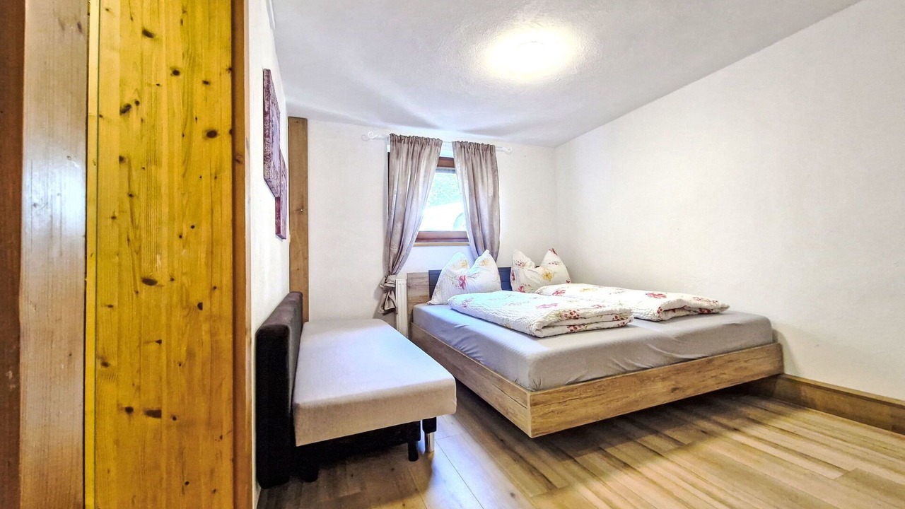 Photo of Bedroom in Huben