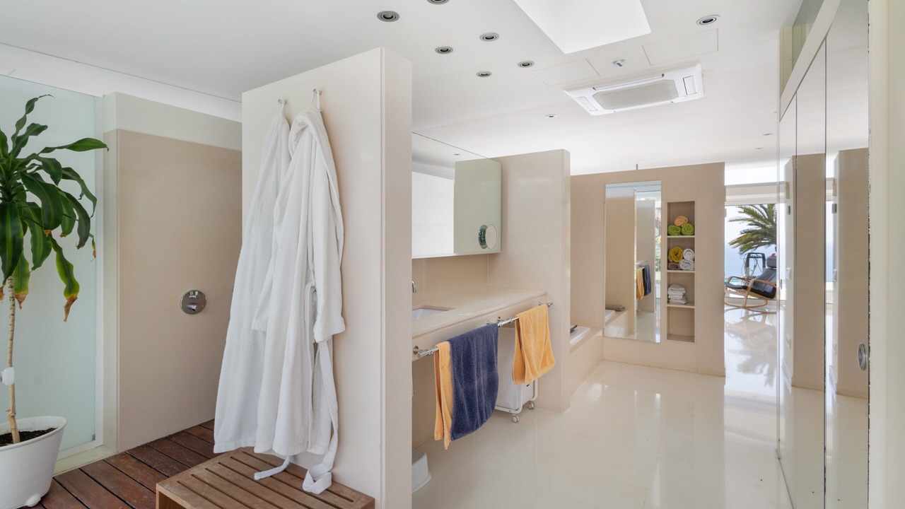 Photo of Bathroom in Quint Mar