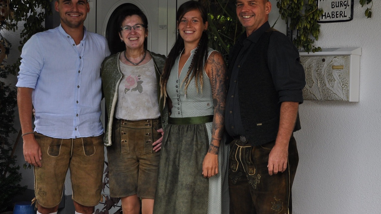 Photo of Others in Bad Goegging