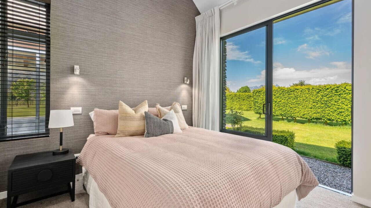 Photo of Bedroom in Lake Hayes