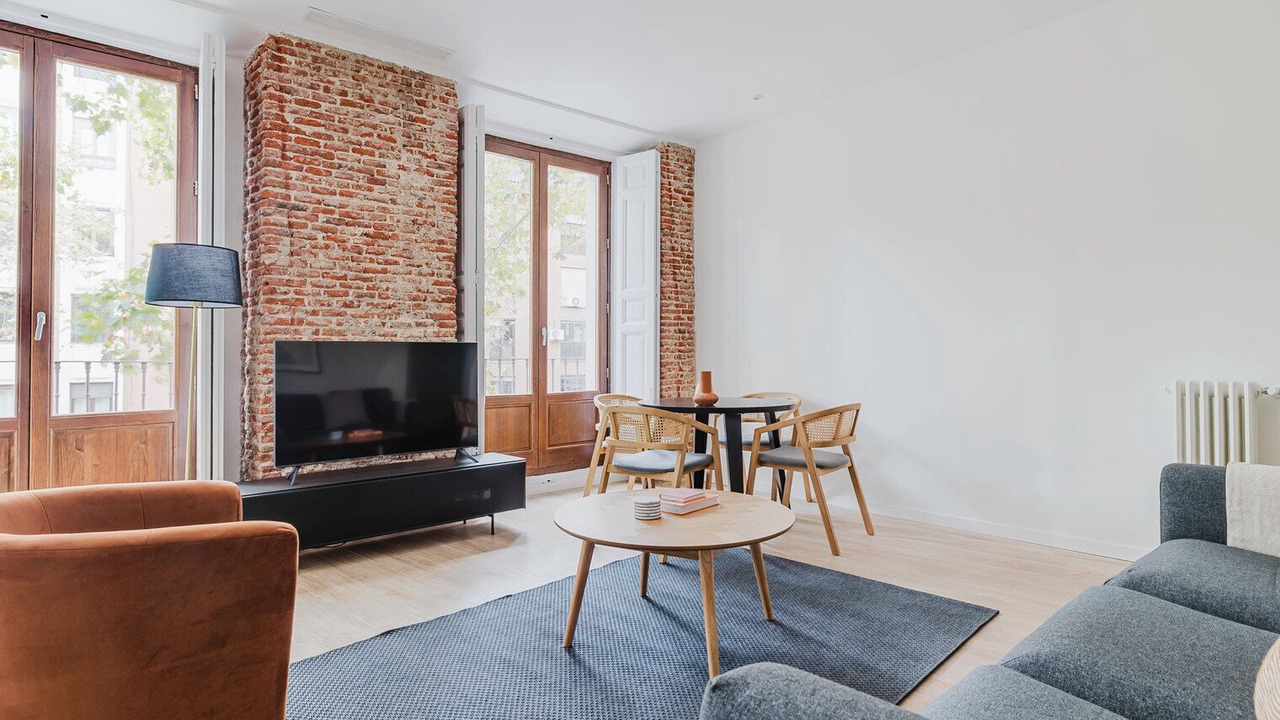 Photo of Livingroom in Golden Triangle of Art