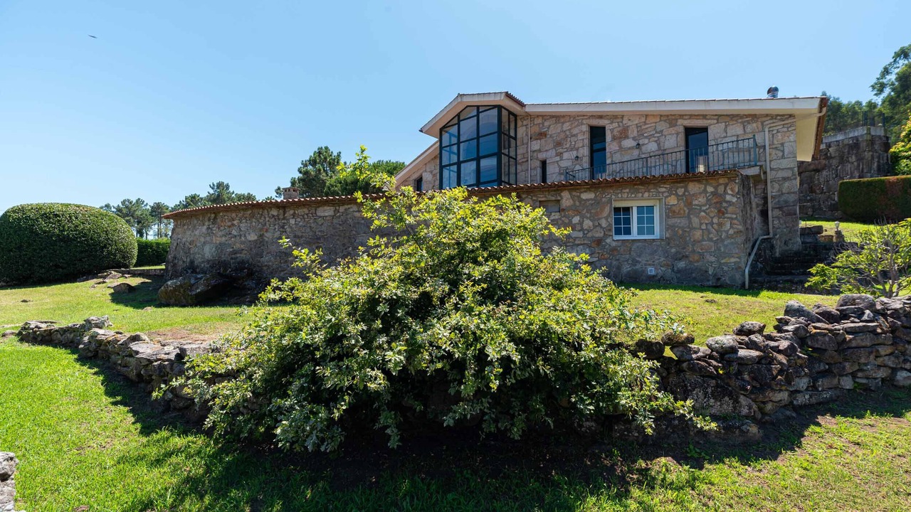 Photo of Outdoor in Limens