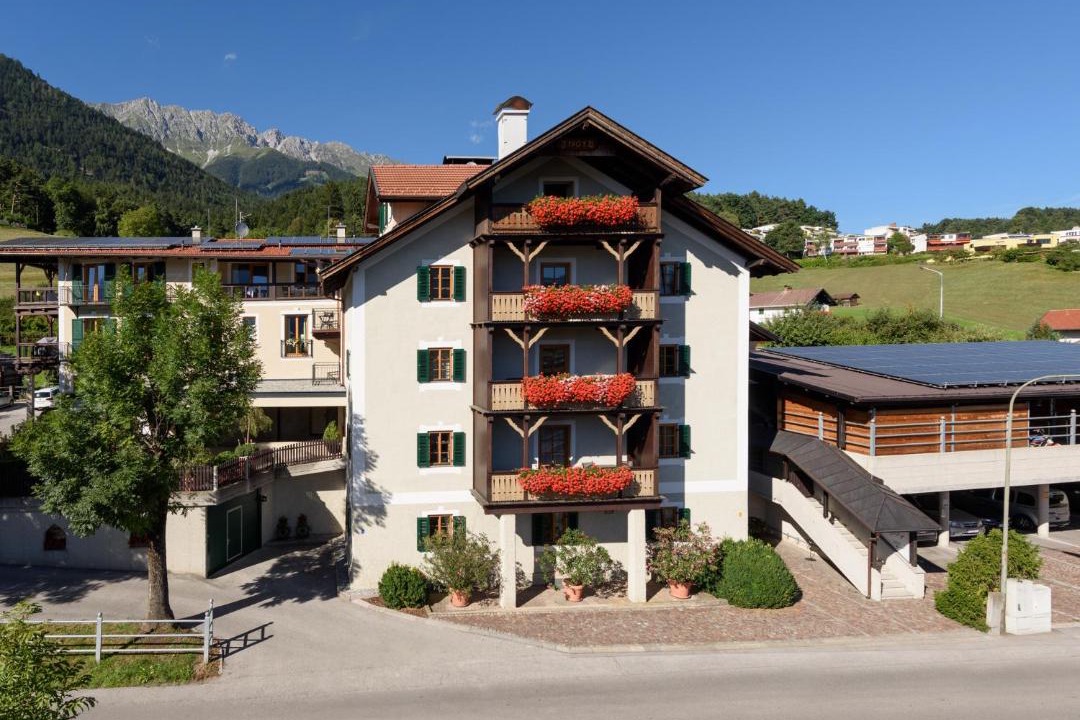 Photo of Buildings in Hoetting