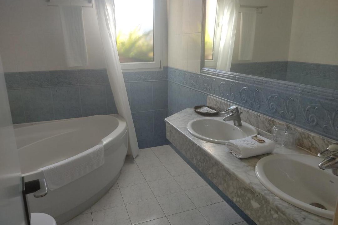 Photo of Bathroom in Miono