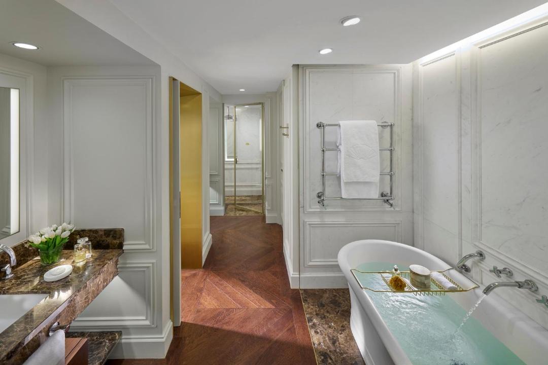 Photo of Bathroom in Golden Triangle of Art
