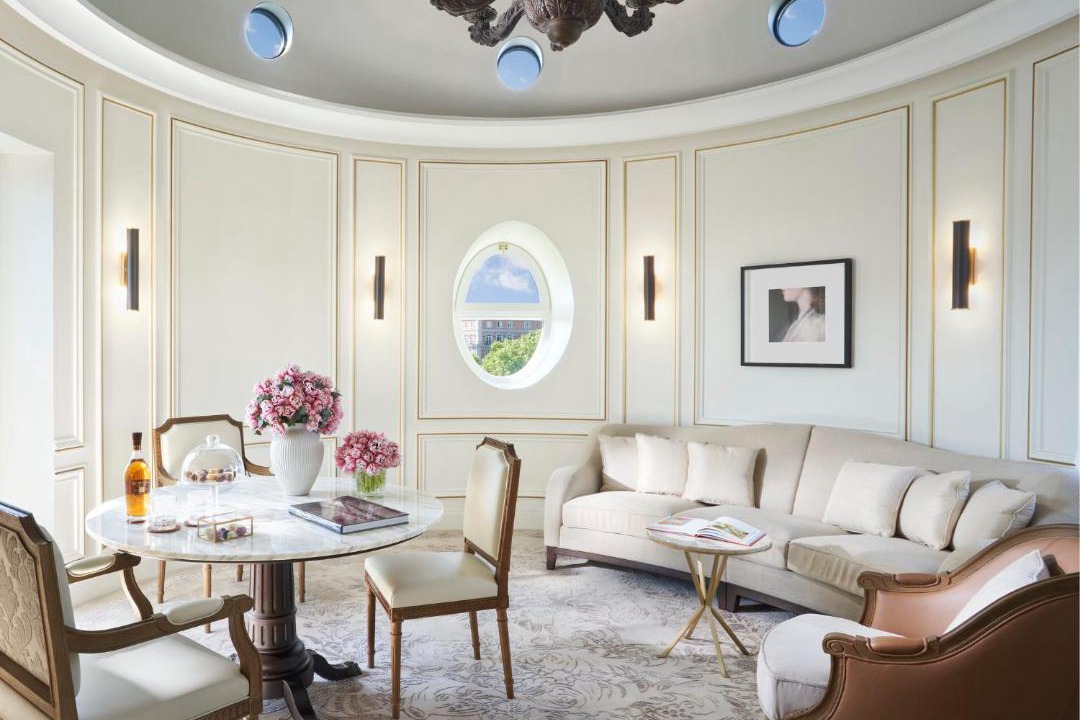 Photo of Livingroom in Golden Triangle of Art