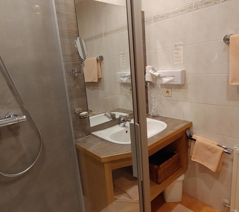 Photo of Bathroom in Plangeross