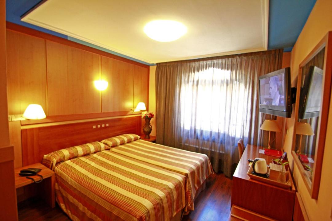 Photo of Bedroom in San Pablo