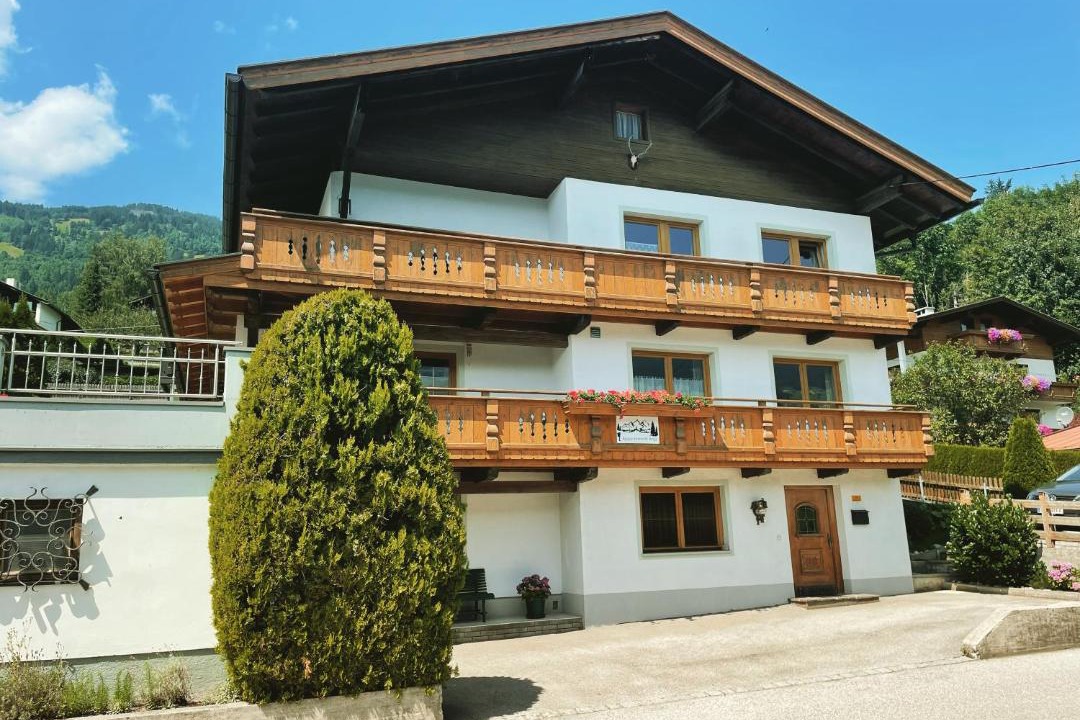 Photo of Buildings in Fuegen