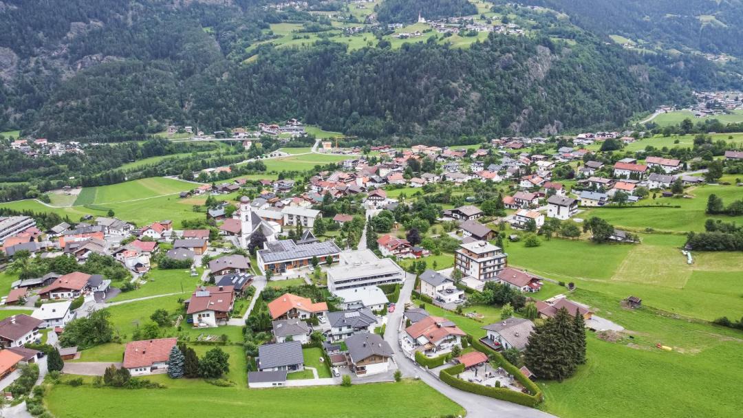 Photo of Buildings in Sautens