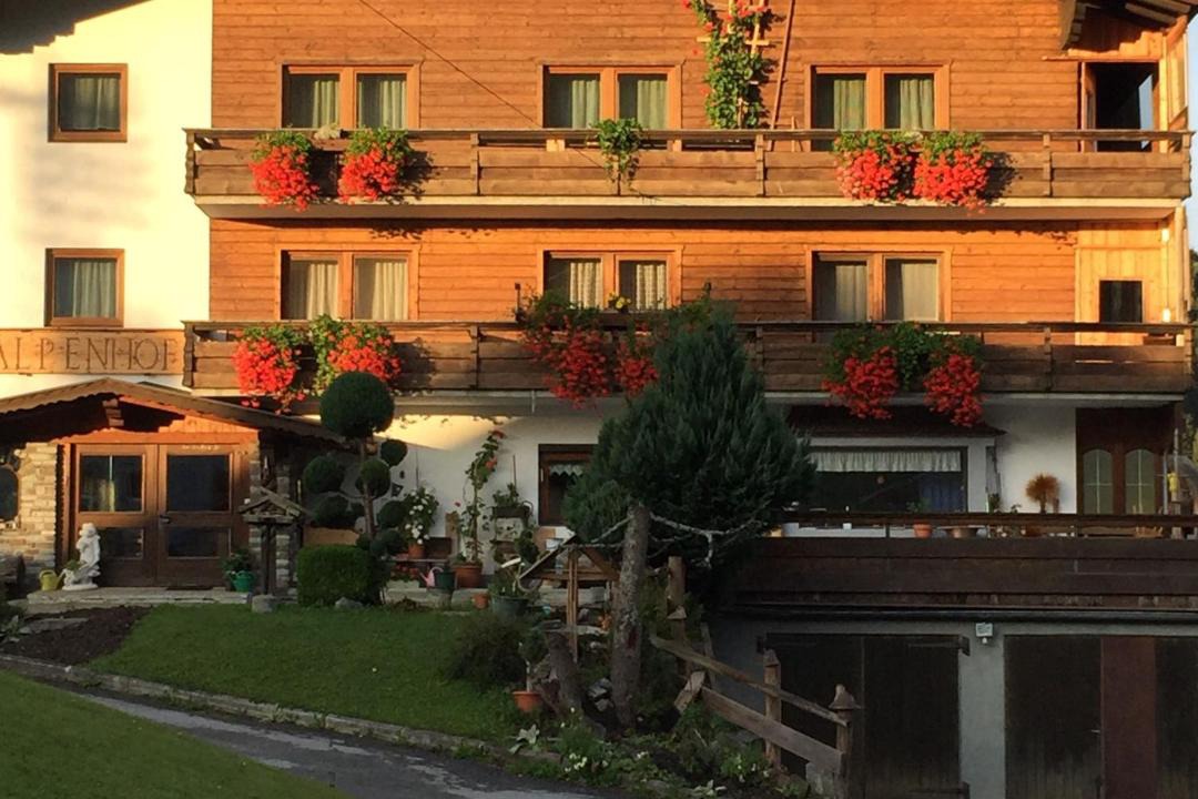 Photo of Others in Laehn