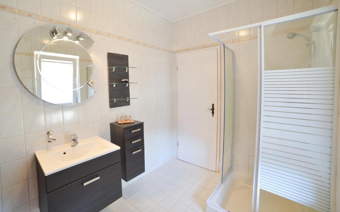 Photo of Bathroom in Egglham
