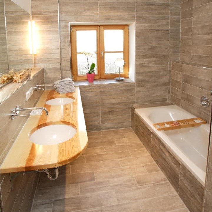 Photo of Bathroom in Horn