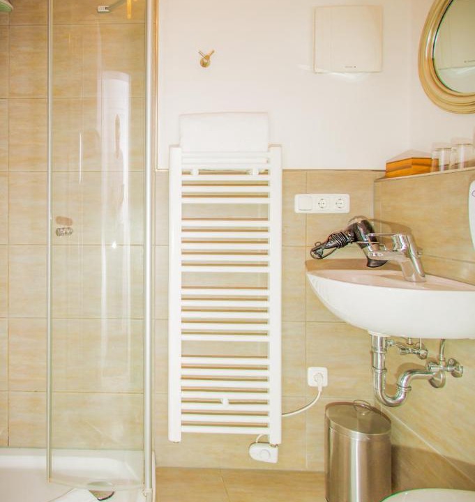 Photo of Bathroom in Chammunster