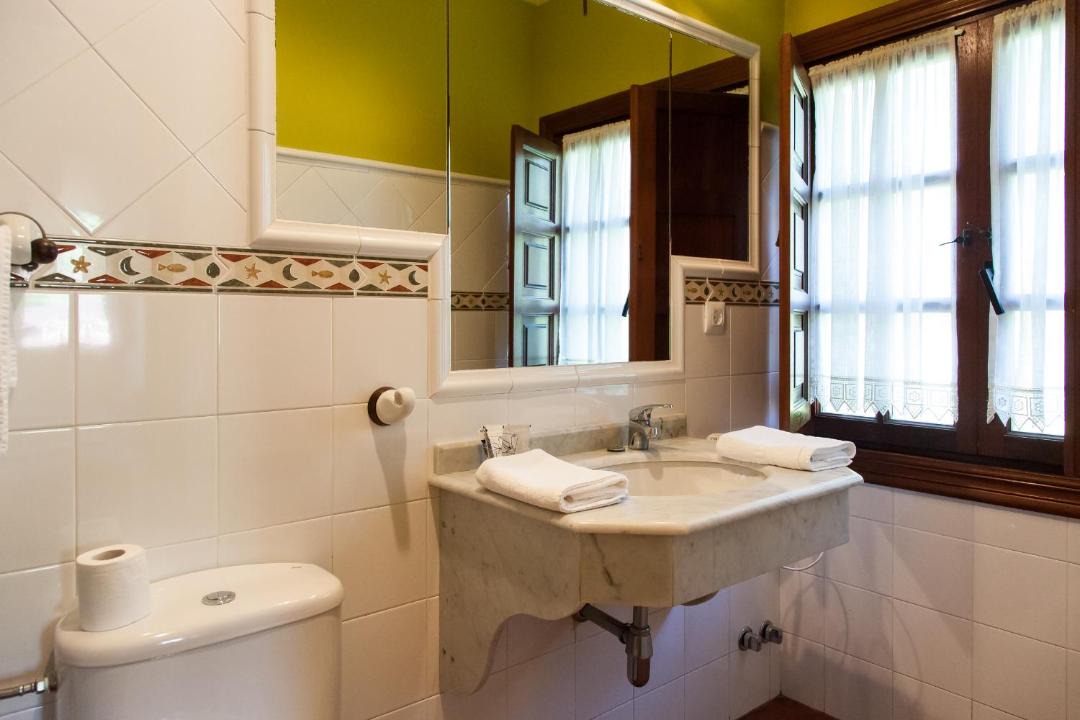 Photo of Bathroom in Esles