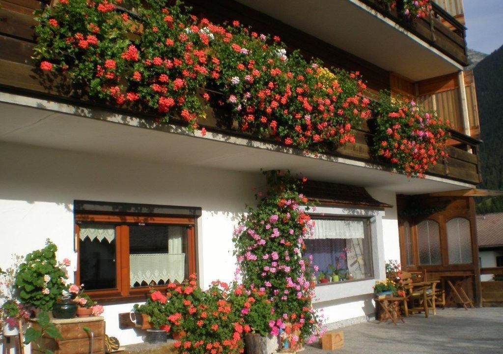 Photo of Others in Laehn