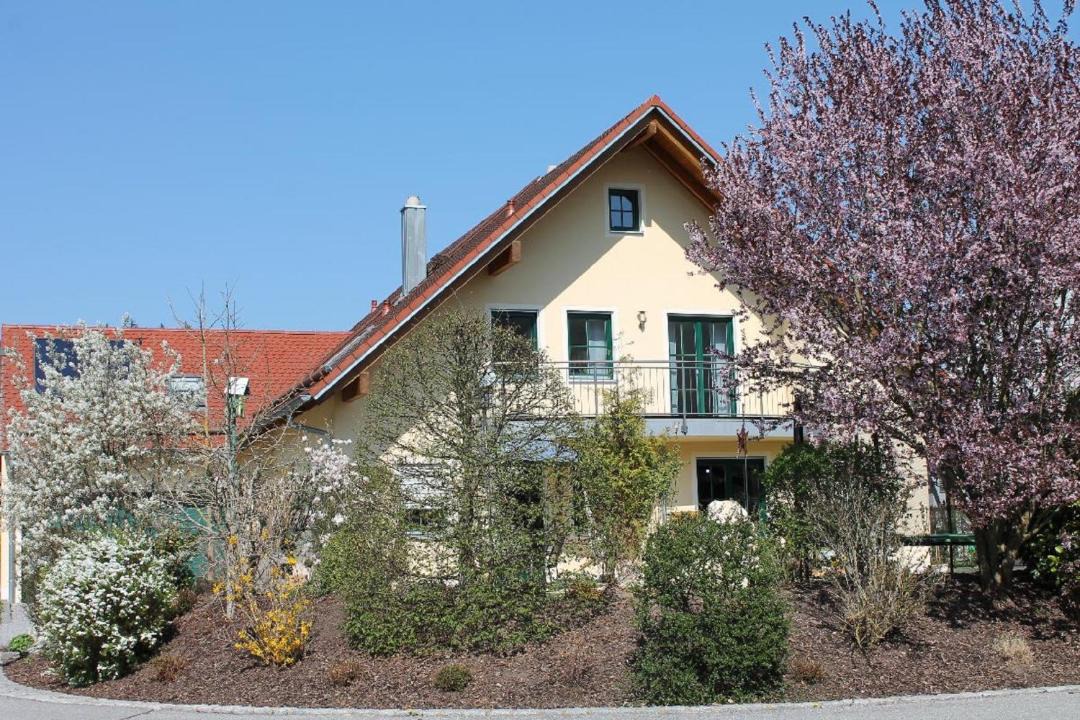 Photo of Buildings in Essing