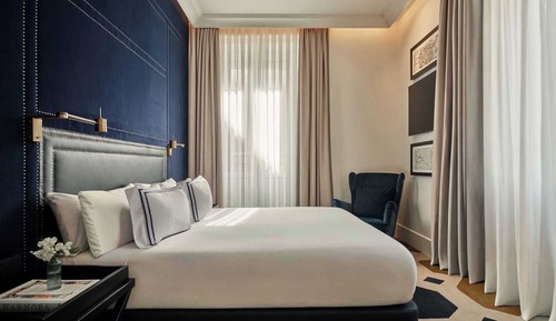 The Corner Suite