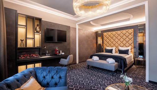 Deluxe Studio Suite