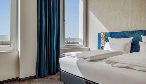 SPECIAL ONE with King Bed