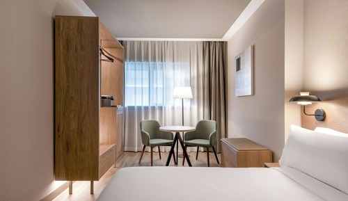 Standard Room, 1 King Bed
