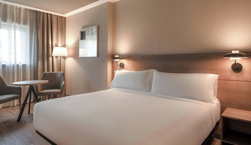 Standard Room, 1 King Bed