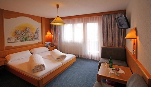 Standard Double Room, Balcony, Mountain View