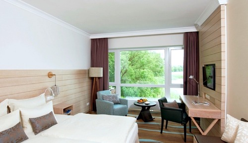 Comfort Room (view to the lake or to the terrace)