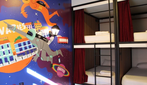 Premium Room (private, 6 beds)