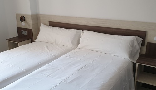 Standard Twin Room (8)