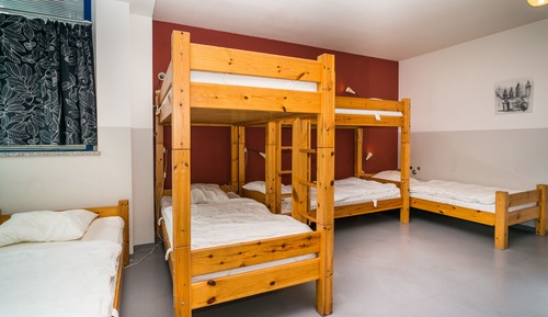 1 Bed in 6-Bed mixed Dormitory Room, shared bathroom