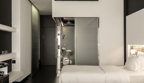 Twin Hilton Guestroom