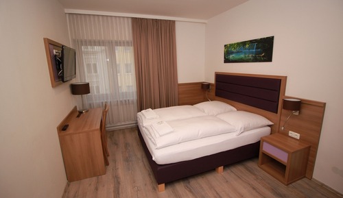 Double or Twin Room, Shared Bathroom