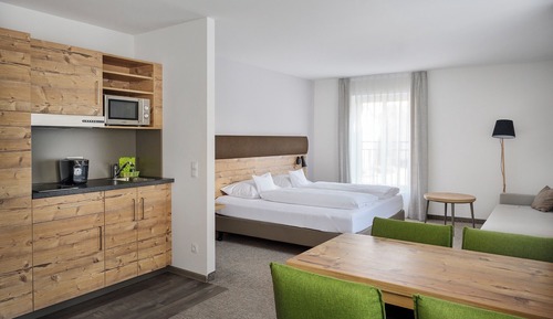Deluxe Studio Suite