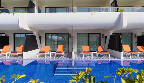 Room (Swim-Up 3 Adults)