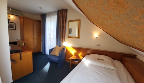 Twin Comfort Room Attic