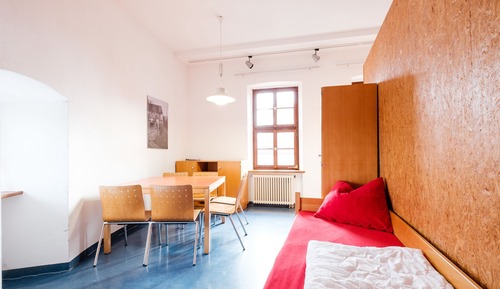 7-bed bedroom, private bathroom