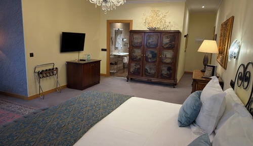Junior Suite, 1 King Bed, City View