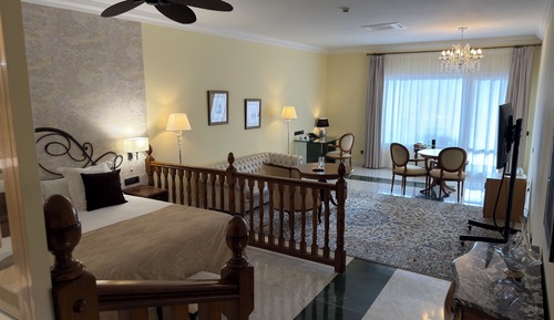 Deluxe Suite, 1 King Bed, Terrace, Mountain View