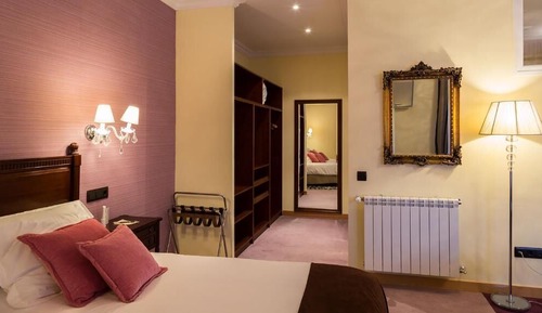 Junior Suite, 1 King Bed, Patio, Garden View