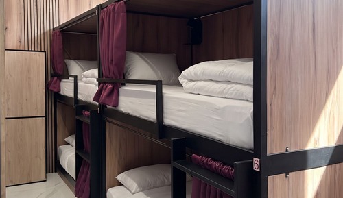 Private Room with 8 Beds