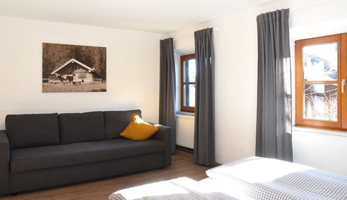 Economy Room