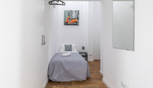 Economy Room, 1 Twin Bed, Non Smoking, Shared Bathroom