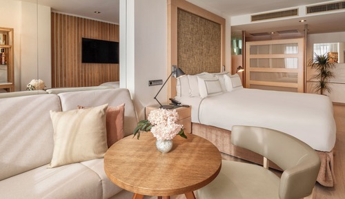 Grand Premium - The Level Lounge Access