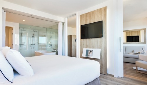 The Level, Junior Suite