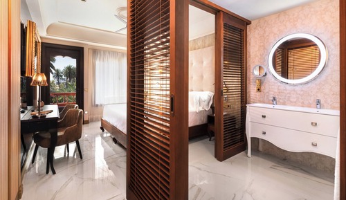 Deluxe Room (Superior)